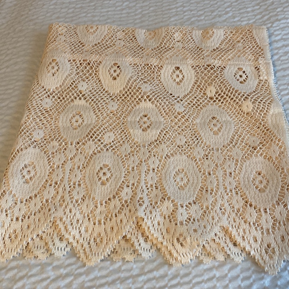 Pair cream lace curtains swag sides 64” x38” 2 valances 54”x 16” - Picture 5 of 6
